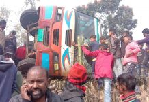 গাইবান্ধায় বাস উল্টে আইনজীবী নিহত, আহত আরও ১২ জন