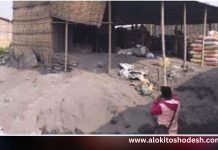 সিরাজদিখানে অবৈধ ২টি সিসা কারখানায় পুরোনো ব্যাটারি পুড়িয়ে সিসা বের করা হচ্ছে