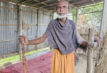 নিজের কবর খুঁড়ে মৃত্যুর প্রহর গুনছেন শতবর্ষী আমির