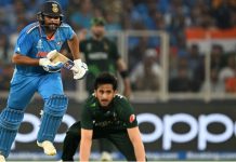 রোহিতের ব্যাটে জয়ের পথে ভারত