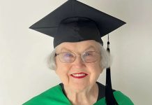 ৯০ বছর বয়সে স্নাতকোত্তর ডিগ্রি অর্জন করলেন টেক্সাসের নারী