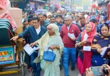 যশোরে বিএনপির কর্মীদের ওপর পুলিশের লাঠিচার্জ