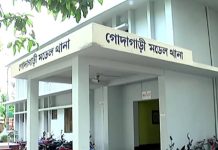 মাদক ব্যবসায়ীকে গ্রেফতার করে অসাধু মিডিয়া কর্মীর তোপের মুখে গোদাগাড়ী থানার পুলিশ