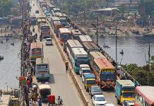 পোস্তগোলা সেতুতে বন্ধ যান চলাচল, ভোগান্তিতে যাত্রীরা