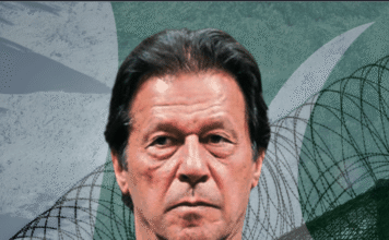 নিঃসঙ্গ ইমরান খান