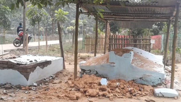 thakurgaon-shrine-vandalized-271225-02-1766828581