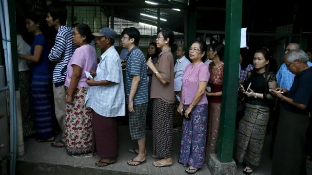 151108030546_myanmar_voters_yangon_640x360_reuters_nocredit.jpg