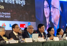 নতুন শক্তির কথা বলে ওনারা উগ্র গোষ্ঠীর কাছে জিম্মি: দেবপ্রিয় ভট্টাচার্য