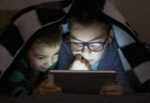 শিশুদের স্ক্রিনে টাইম কমানোর উপায়