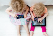 শিশুদের অতিরিক্ত স্ক্রিন টাইম রোধে ফ্রান্সে নতুন আইন অনুমোদন