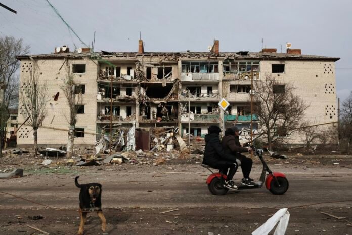 Ukraine-explosions-kill-policewoman-wound-15-in-terror-attack-scaled