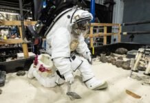 নাসার চাঁদ মিশনের স্পেসস্যুট গুরুত্বপূর্ণ মাইলফলকের দিকে