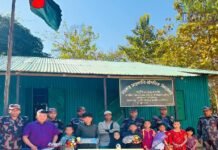 বিভিন্ন স্কুলের ৫১২ শিক্ষার্থীকে শিক্ষা সামগ্রী বিতরণ করে ২৭ বিজিবি