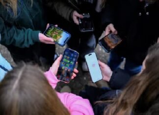 জার্মানি ১৪ বছরের কম বয়সীদের সোশ্যাল মিডিয়া ব্যবহার নিষিদ্ধের প্রস্তাব পাস করলো