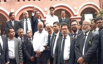 নিষিদ্ধ আওয়ামী লীগ নেতাদের জামিন, আইনজীবীদের বিক্ষোভ