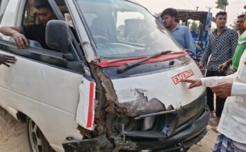 ঠাকুরগাঁওয়ে অটো-অ্যাম্বুলেন্সের মুখোমুখি সংঘর্ষ, ৩ জন গুরুতর আহত