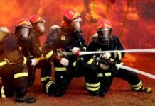 কারওয়ান বাজারের কাঠপট্টিতে ভয়াবহ আগুন, নিয়ন্ত্রণে ১১ ইউনিট