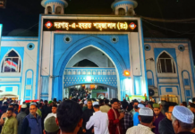 শবে বরাতের রাতে শাহজালাল ও শাহপরান (র.) মাজারে মুসল্লিদের ভিড়