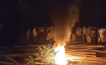 আটক রিকশা চোর নিয়ে উত্তেজনা, পুলিশ-জনতার সংঘর্ষে ২০ আহত