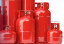 ১২ কেজির এলপিজি সিলিন্ডারে দাম কমেছে ১৫ টাকা।