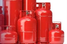 ১২ কেজির এলপিজি সিলিন্ডারে দাম কমেছে ১৫ টাকা।