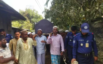 হাতকড়া নিয়ে মায়ের জানাজায় দুই সহোদর আওয়ামী লীগ নেতা